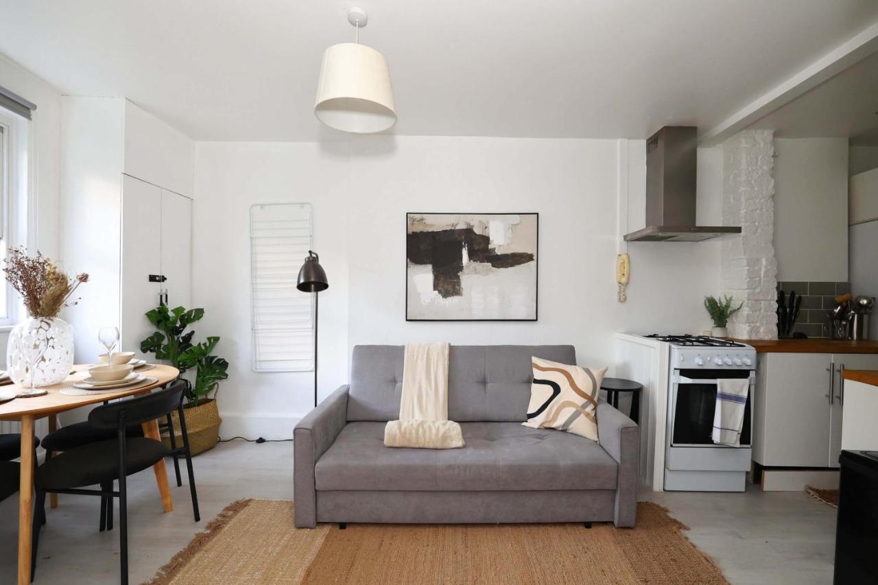 W London Apt For 4. Open Plan Kitchen/Living Room エクステリア 写真