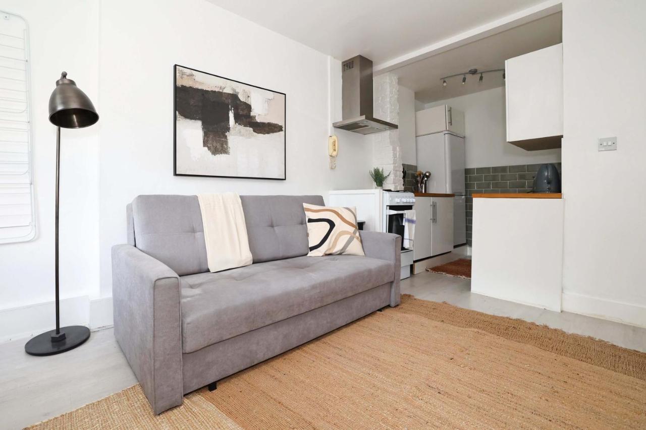 W London Apt For 4. Open Plan Kitchen/Living Room エクステリア 写真